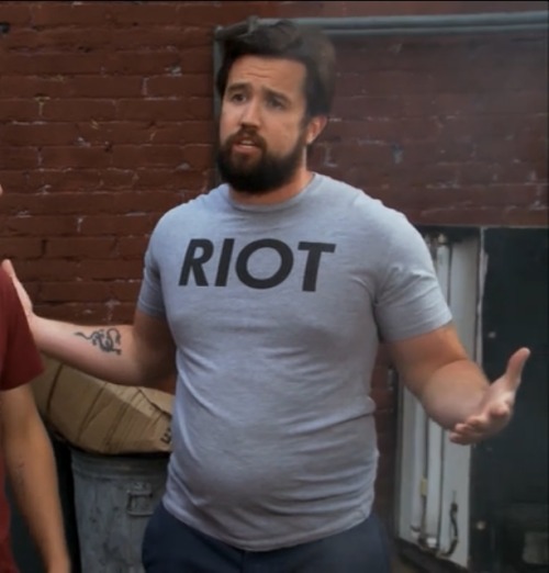 slimmer-than-youu:  noskinnyguysallowed:  So I’m just now getting to season 7 of this show and fat mac is so sexy 