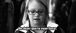 thecirculito:  No dejes que nadie te vea llorar,eres fuerte,eres