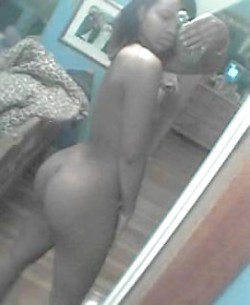 ebonystunners:  See more ebony amateurs at SheetFreaks.com