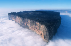 strain:  Mount Roraima in South America 