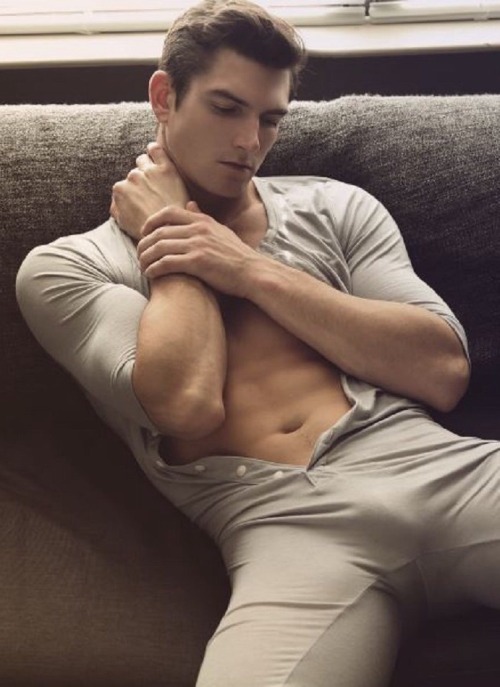ladnkilt:  THE MALE ABDOMINUS (Latin: Stomach)…  THE CUTE SEXY