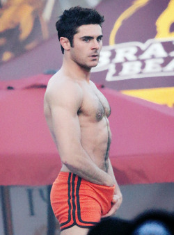 alekzmx:  another day, another tease by Zac Efron (filming Neighbors