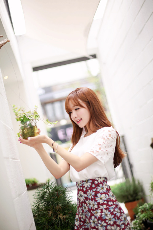 korean-dreams-girls:  Kim Shin Yeong - August 06, 2014Â 2nd Set