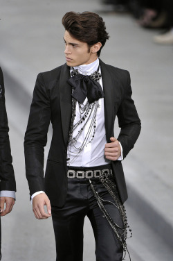 monsieurcouture:Chanel S/S 2009 Menswear Paris Fashion Week