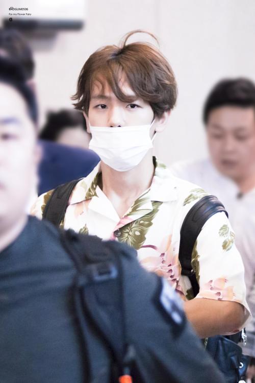 fybaekhyun:  160901 Airport - Honolulu to IncheonÂ© baekkgum | do not edit.