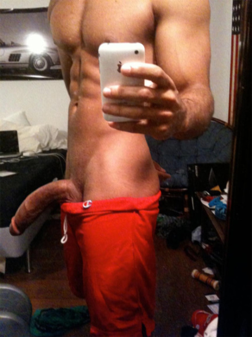 kik-supalips87:  Ooooooooooooo a pogo stick! Bouncing!   Submissions @kik-supalips87   Please follow:http://nudeselfshots-blackmen.tumblr.com/