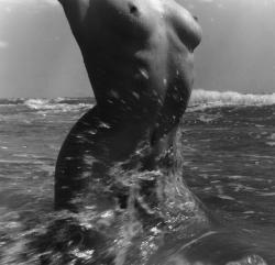 jacquesdor:Lucien Clergue © Nu de la mer (1957) Né en 1934