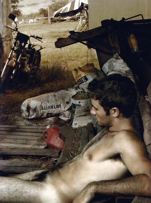 otterhunter:  malemodelsrecentlypt4:  Fertiliser Shed  Every guy needs a shed!