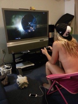 Love gamer girls..  <3