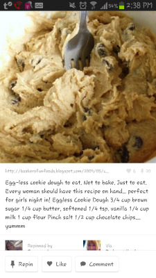 mintamenapie:  dandelionpunx:  Whoever wants to eat cookie dough