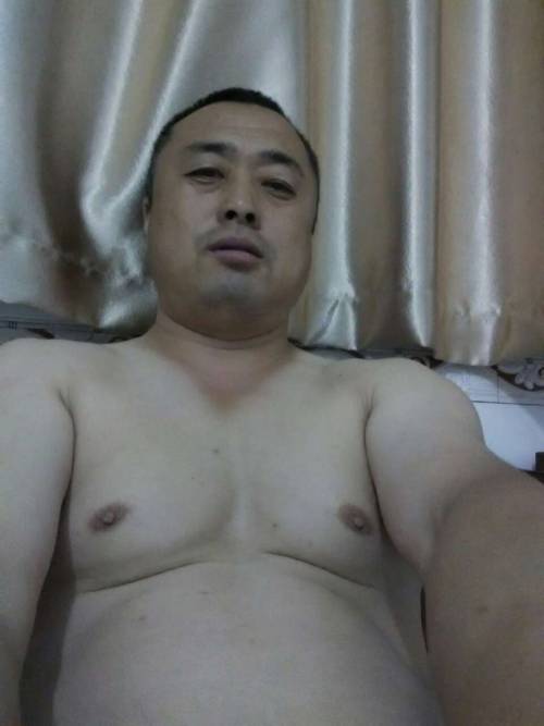 eric578:他床上很會叫的，會叫你做爸爸，會求你幹他！！！