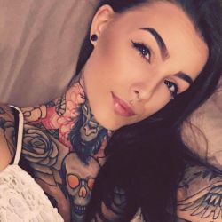 submitbeauty:  newslutzz:Sarah Speagle, 21 y/o - Vale, North