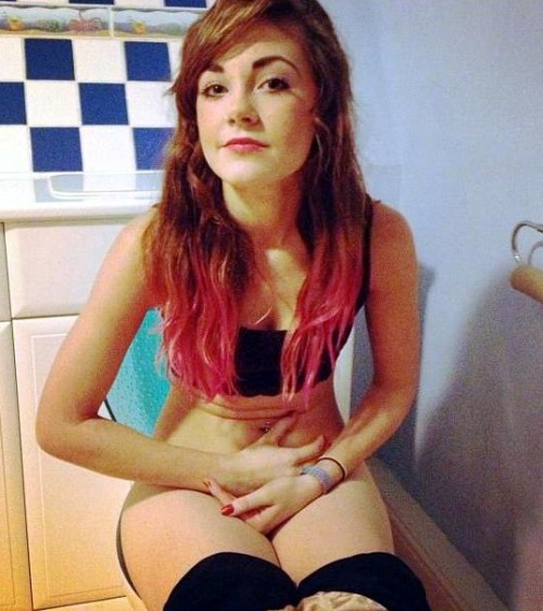 1nobodyknowsme1:  dimitrivegas:  toilet girl      (via TumbleOn)