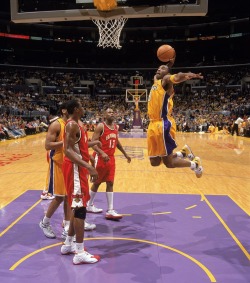 nba-views:  Kobe wearing Converses