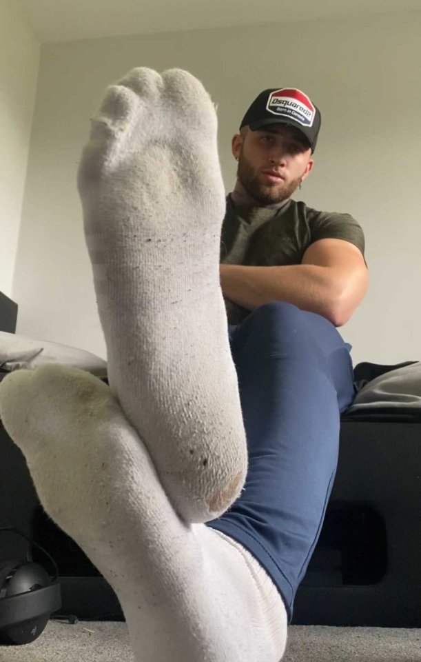 sockjersey:hotmenandfeet:Sexy socked feet and a worn sock