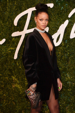 fuckyeahrihanna:  Rihanna at the British Fashion Awards in London