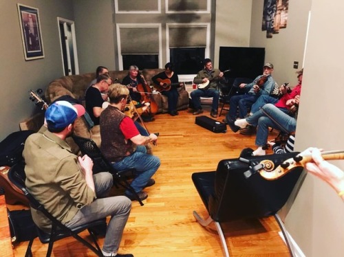 <p>And so it begins… #nashvillefiddlebanjocamp #nashvilleacousticcamps #fiddle #banjo #oldtime #flyawaymyprettylittlemiss (at Fiddlestar)</p>