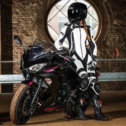 motorcycle-ru: @_skully_g   #moto #motorcycle #motorbike #motogirl
