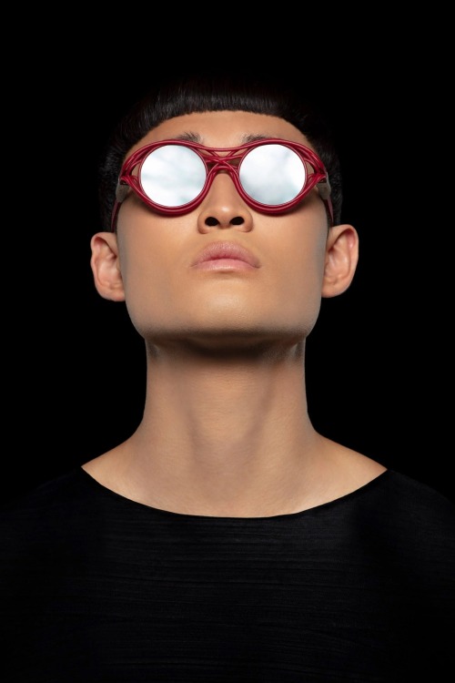 artfulfashion:  Japanese architect Kengo Kuma and eyewear brand
