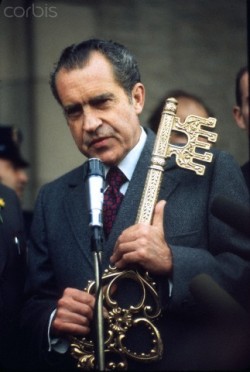 baryonyxmono:stupidsexynixon:US President Richard Nixon with