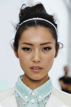  Liu Wen for Louis Vuitton Spring 2012 