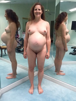 maternitynudes:  “31 weeks!  2 months left.”  maternitynudes: