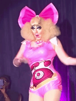odamaebrownofdrag:  Trixie Mattel performing “Don’t Touch