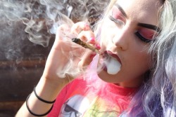 callmemollymaybe:  the-royal-oiler:    Pretty girls smoking weed