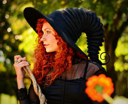 snootyfoxfashion:Black Halloween Witch Hat by HandiCraftKate