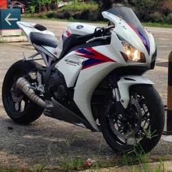 chairellbikes4life:  CBR1000RR Via : @edyduke135 #cbr1000rr#fireblade#honda