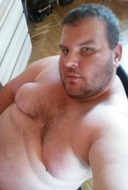 biggerenamored:  the-chase-posts:  Super sexy!  Oh fuck  I’d love to lay my head on a beautiful chest like that