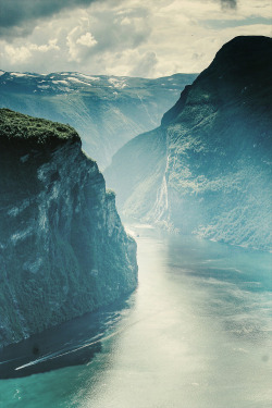 wnderlst:  Geirangerfjord, Norway | Adam Machowiak