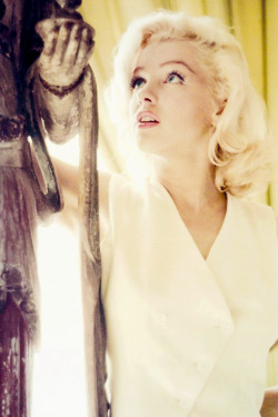 missmonroes:  Marilyn Monroe photographed by Milton Greene, 1953