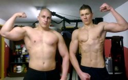 272gold:  Two brothers, two different approaches to fitness.