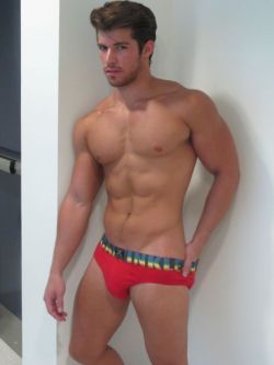 studsinunderwear:  12sexyguys:  Julian Gabriel (via glad2bhere