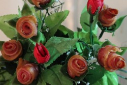 sexymeals:  Bacon Roses - the sort of thank you we can all appreciate.