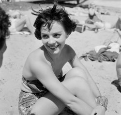 woodnnatalie:Natalie sits on the beach during the Thalians Beach