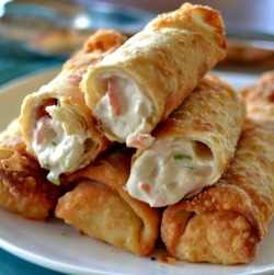 foodffs:  Crab Rangoon Egg RollsFollow for recipesIs this how