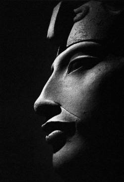 chaosophia218:  Pharaoh Akhenaten.