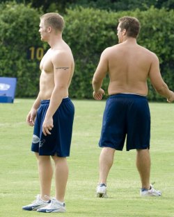 fuckyeahbeerbellies:  campusbeefcake:  and heres the part were i melt into a puddle.  &lt;3 love handles