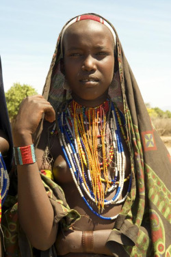 Ethiopian Erbore girl, by Georges Courreges.