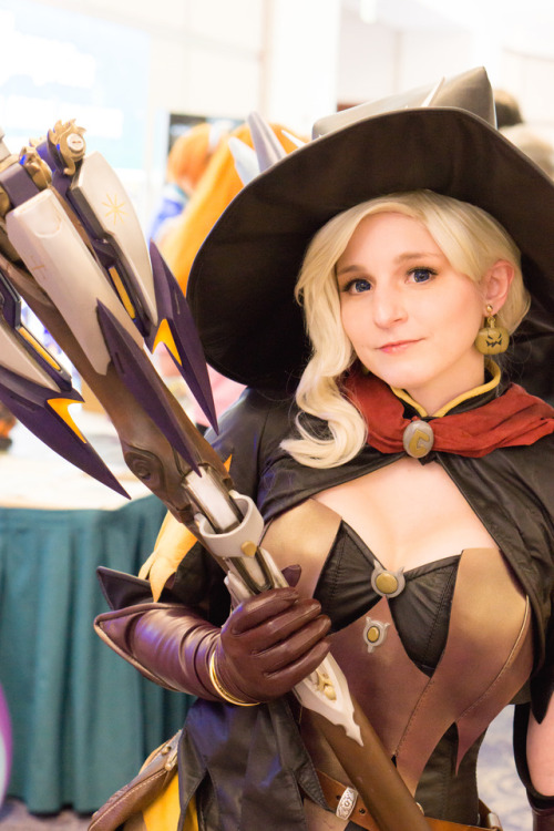 chelzorthedestroyer:Witch Mercy teaser~ This costume is very difficult >.<;;; oh well.. it looks pretty awesomecostume bt GSTQFashionspic by @l33tdpunk Too Cute! :D