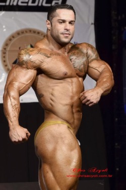 cigartop:  Bruno Moraes aka Bruno Spinelli, bodybuilder.