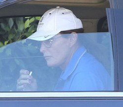 itbeok:  heidiblairmontag:  Bruce Jenner lighting a cigarette