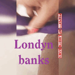 goddesslondynbanks:  Come watch me fuck this creamy wet pussy
