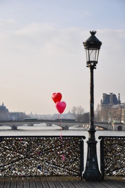 audreylovesparis:  Love Locks Bridge in Paris 