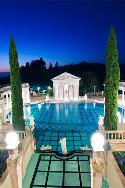 luxuryera:  Neptune Pool at Sunset | Source 