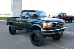 dieharddiesels:  Uber Clean  Nice truck.  Wish I still had one.