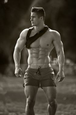 alphamusclehunks:  Sexy, large and in charge: ALPHA MUSCLE HUNKS.http://www.alphamusclehunks.tumblr.com/archive