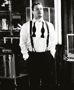 wifiandbow:    Oliver Queen + untied bow ties 